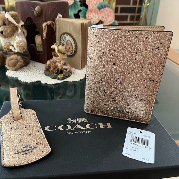 NWT Coach rose gold travel set - Picture 3 of 4